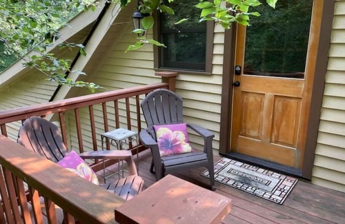 Mingo Apartamento | Luxury Suite on 7 Acres of Woods! Fireplace, Whirlpool!