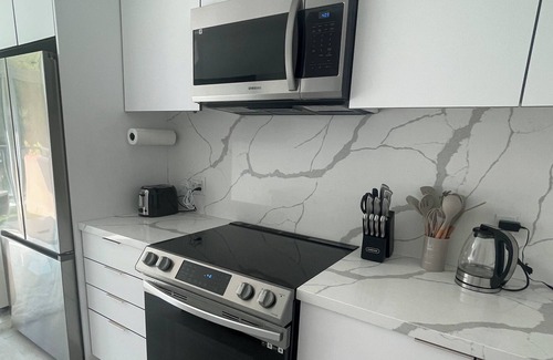 Innisfil Condominio | LUXURY SUITE | POOL | HOT TUB +++