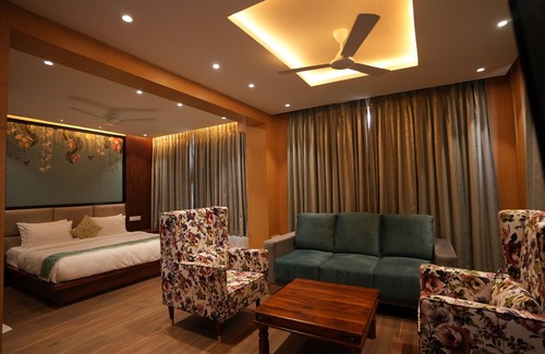 Vijayawada Apartamento | Luxury Suite Room— 5 min from the Ce!