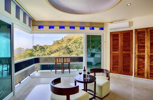 Boca de Tomatlán Casa | Luxury Suite With Waterfall, Ocean and Swimming Pool View