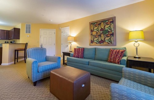 Williamstown Apartamento | Luxury Suites at Vacation Village in The Berkshires