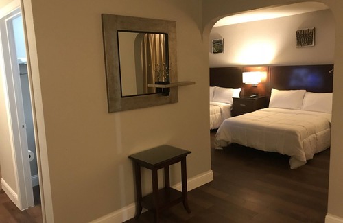 Killeen Apartamento | Luxury Suites, Pool, Garden, Free Breakfast, Live Music, Fun Family Activities