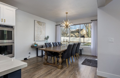 Sandy Casa | Luxury Summer Home, Basketball Court, Hot Tub Firepit Excellent Beds & Linens.