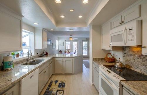 South Mission Beach Casa | Luxury summer house feet from bay & ocean patios