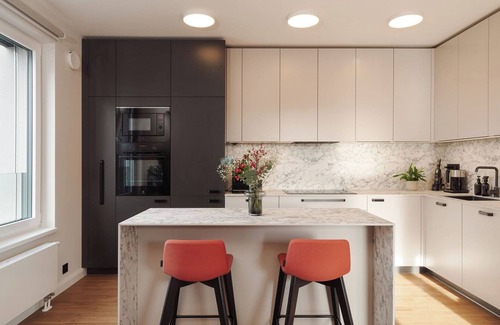Prague 13 Apartamento | Luxury Sunny Home - 2bedrooms, PS5, Garage, Balcony, Super fast Internet