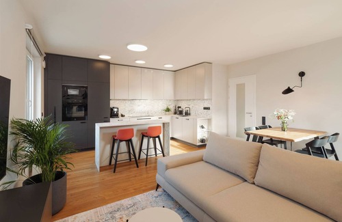 Prague 13 Apartamento | Luxury Sunny Home - 2bedrooms, PS5, Garage, Balcony, Super fast Internet