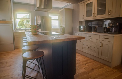 Achachork Casa | Luxury Super Central Cottage With a Hot Tub/ Gym