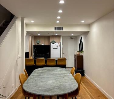 Surry Hills Apartamento | Luxury Sydney Condo, Pool, Gym, Parking