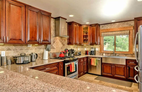 Truckee Casa | Lujo Tahoe / Donner Home w / Vistas Montaña, Sauna & Hot Tub! - 6 Cama / 4. 5 Baño
