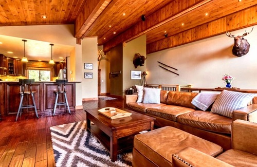 Truckee Casa | Lujo Tahoe / Donner Home w / Vistas Montaña, Sauna & Hot Tub! - 6 Cama / 4. 5 Baño
