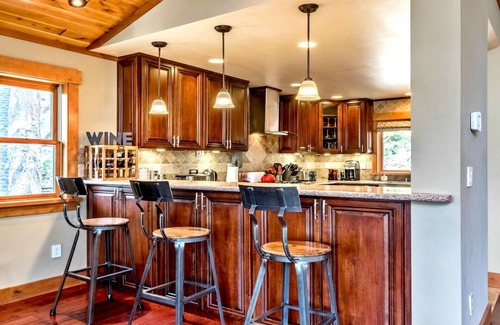 Truckee Casa | Lujo Tahoe / Donner Home w / Vistas Montaña, Sauna & Hot Tub! - 6 Cama / 4. 5 Baño