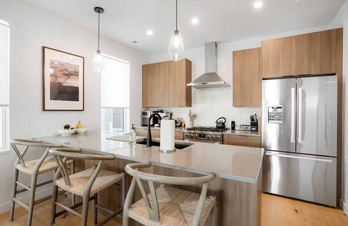 Berkeley Casa | Luxury Tennyson Brownstone/Mountain Views + Dining, Bars, Shops & Parks