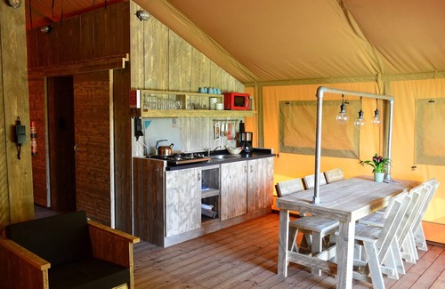 's-Gravenzande Alquiler De RV | Luxury Tent with Kitchen & Shower near Beach & Campsite