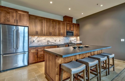 Lakeside Park Condominio | Luxury Three Bedroom Steps From Heavenly Village Condo by RedAwning