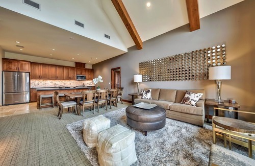 Lakeside Park Condominio | Luxury Three Bedroom Steps From Heavenly Village Condo by RedAwning