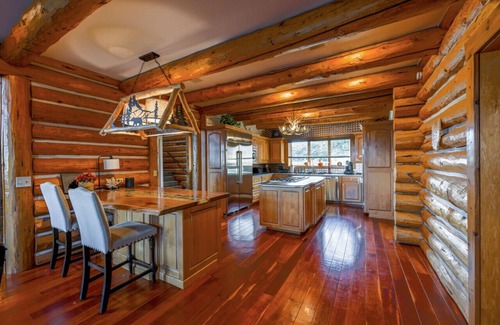 Salem Casa | Luxury Timber Lodge w/Hot Tub-Sleeps 20
