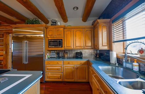 Salem Casa | Luxury Timber Lodge w/Hot Tub-Sleeps 20