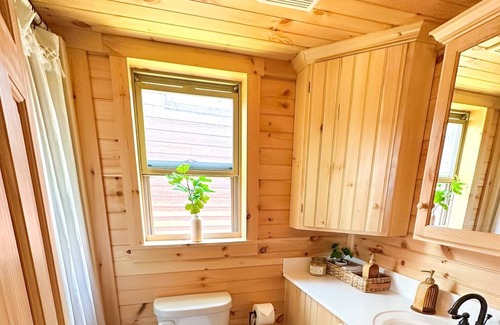 Livingston Cabina | Luxury Tiny Home - Cabin A