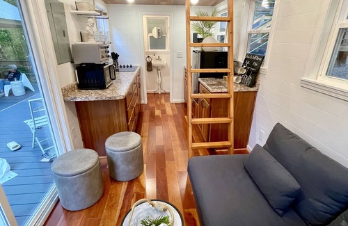 Tellico Plains Cabina | Luxury Tiny House with Treehouse Bedroom and HotTub on 34acres secluded