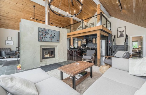 Tobermory Cabina | Luxury Tobermory Retreat: Modern Home + Hot Tub