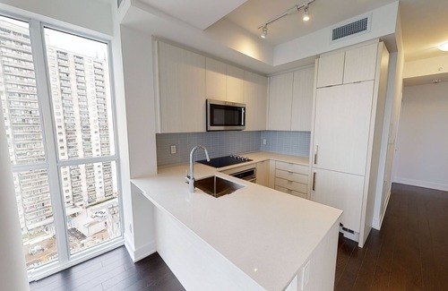 South Hill Condominio | Luxury Toronto 3 bed 2 bath condo by 8 Subways! Yorkville/Annex