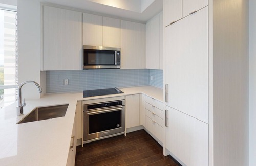 South Hill Condominio | Luxury Toronto 3 bed 2 bath condo by 8 Subways! Yorkville/Annex