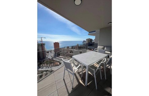 Benidorm Apartamento | Luxury Torre Sakura Apartment - 250m to the beach