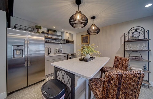 Blairsville Condominio | Luxury Town Square Condo king Bed & W/D