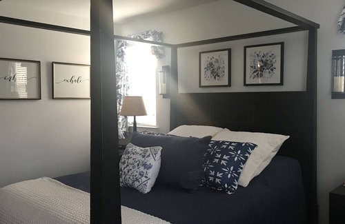 Weatogue Casa | Luxury Townhome, close to airport, hiking, biking, with beautiful Mountain View.