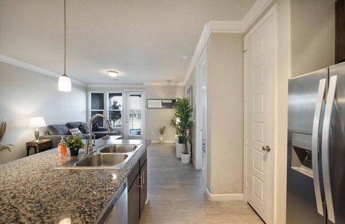 McNeil Condominio | Luxury Townhome Pool North Austin Evonify