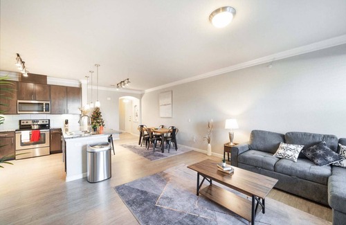 McNeil Condominio | Luxury Townhome Pool North Austin Evonify