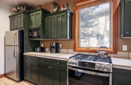 Park Meadows Casa | Luxury Townhome, Private Hot Tub