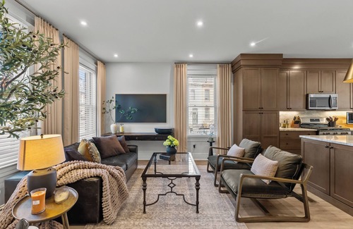 Benton Park Casa | Luxury Townhome with classic design and Smart Gym