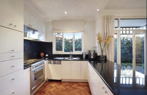Kew Casa | Luxury Townhouse - 5min walk to restaurants, cafes and shops