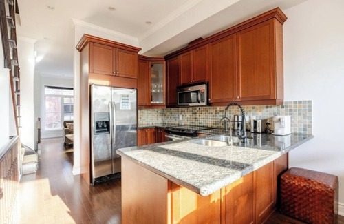 Cabbagetown Casa | Luxury Townhouse 7 beds 15 guests 5 Star Rate Super Host