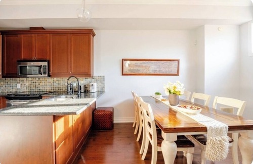 Cabbagetown Casa | Luxury Townhouse 7 beds 15 guests 5 Star Rate Super Host