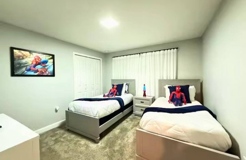 Kissimmee Complejo | Luxury Townhouse at Storey Lake Resort - 10 Min to Disney with Pool & Spa