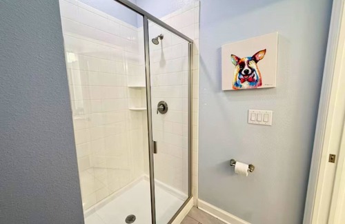 Kissimmee Complejo | Luxury Townhouse at Storey Lake Resort - 10 Min to Disney with Pool & Spa