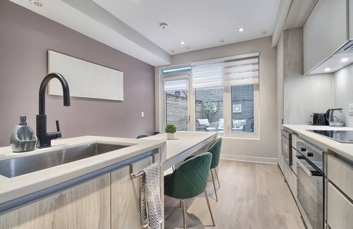 Bay Cloverhill Casa | Luxury Townhouse in Downtown Toronto