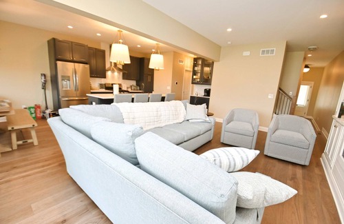 Wooded Estates Casa | Luxury Townhouse near Notre Dame with Fireplace & Pit (1418)