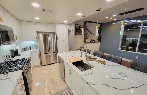 Irvine Business Complex Casa | LUXURY TOWNHOUSE WITH LOFT & PRIME VIEW