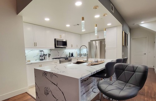 Irvine Business Complex Casa | LUXURY TOWNHOUSE WITH LOFT & PRIME VIEW
