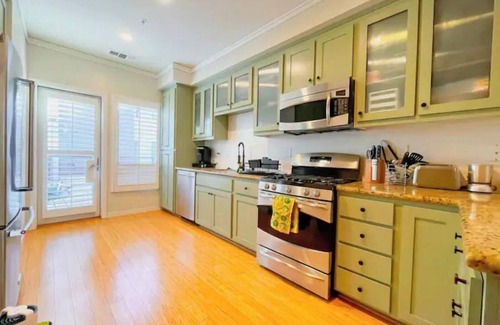 Prescott Casa | Luxury Tri Level Townhome w/ 2 Master Suites