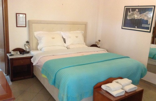 Agrilos Cama Y Desayuno | Luxury Triple Apartment with Yard in front of the sea at Kalo Nero Kyparissia
