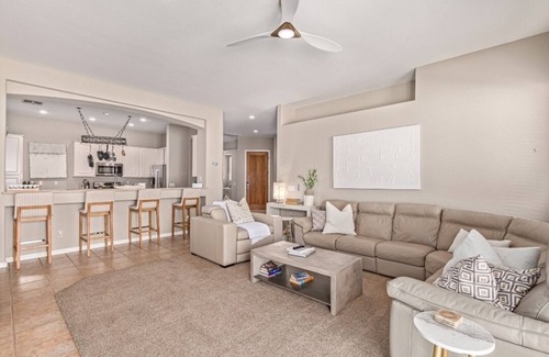 Sierra Verde at Arrowhead Ranch Casa | Luxury Tropical Gem in Upscale Arrowhead Lake community. 3 Kings 2 Master Suites