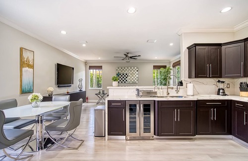 Miami Lakes Casa | Luxury Tropical Living - 4BR w Backyard Pool Oasis