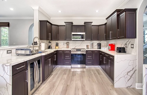 Miami Lakes Casa | Luxury Tropical Living - 4BR w Backyard Pool Oasis