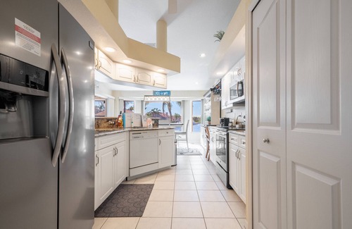 Burnt Store Isles Casa | Luxury Tropical long waterfront view w/bikes,kayaks,golf clubs,beach gear incl.
