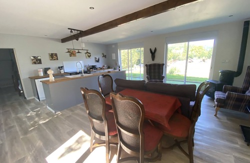 Puy-l'Eveque Cabaña | Luxury two-bedroom gite w/pool. Peaceful retreat, surrounded by nature.