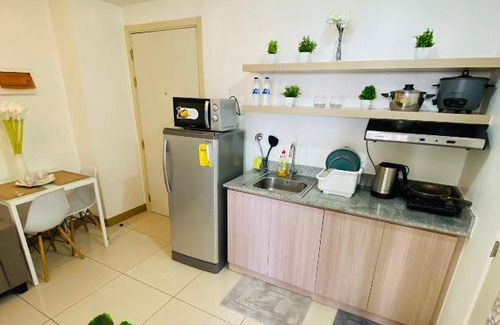 Las Pinas Apartamento | Luxury Two Bedroom with Balcony in SOUTH RESIDENCE of Las Pinas